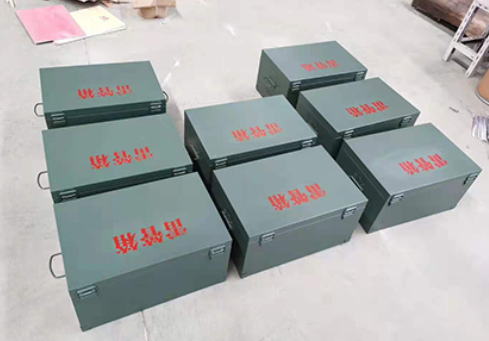 细水乡炸药箱和雷管箱一般是怎么存放的？