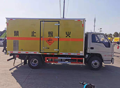 细水乡爆破器材运输车技术升级与安全合规新趋势